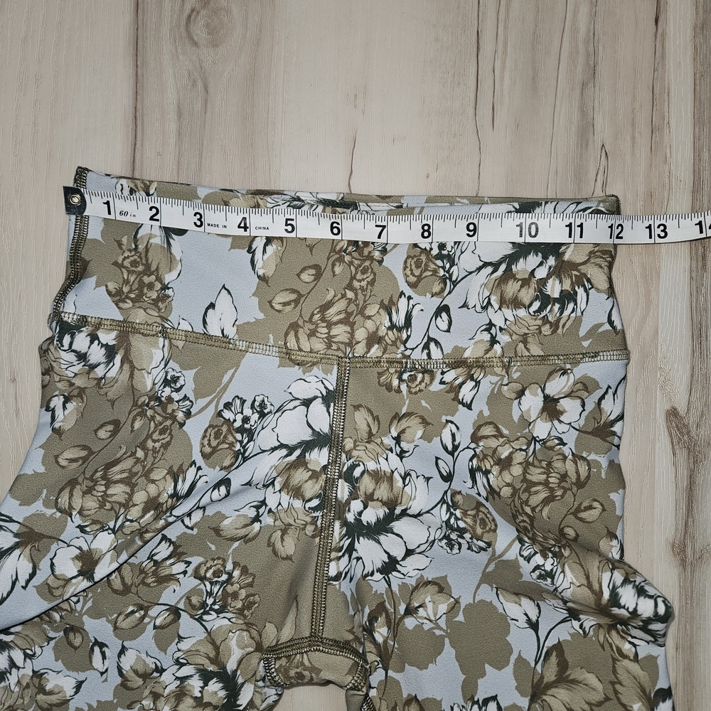 Savvi Indi Leggings – Estimated Women's Size Medium – Sketchy Floral - Picture 3 of 5
